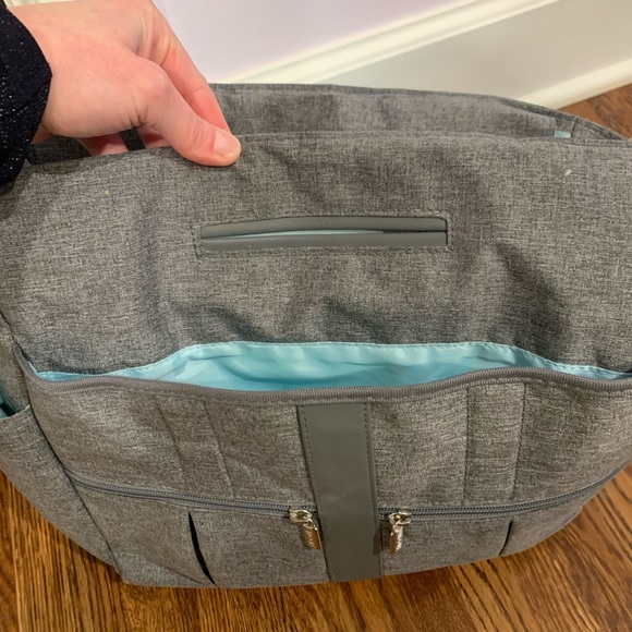 J J Cole Gray Diaper Bag/Backpack with Shoulder Strap - Picture 3 of 11